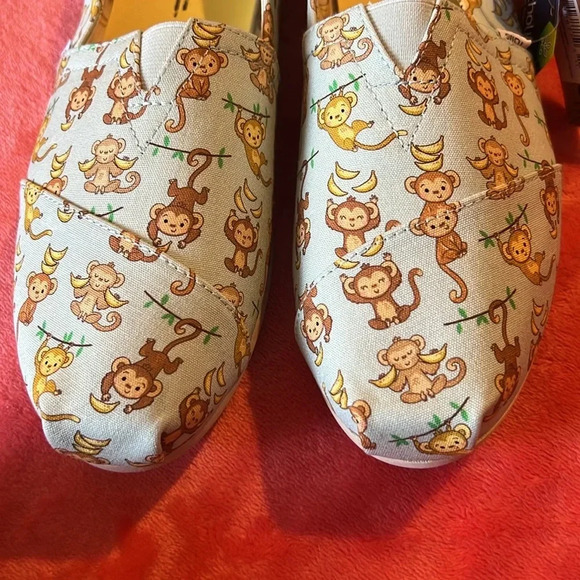 NWT** Tom’s Alpargata blue monkey business print. Size 9.5 women’s. New in box - Picture 2 of 6